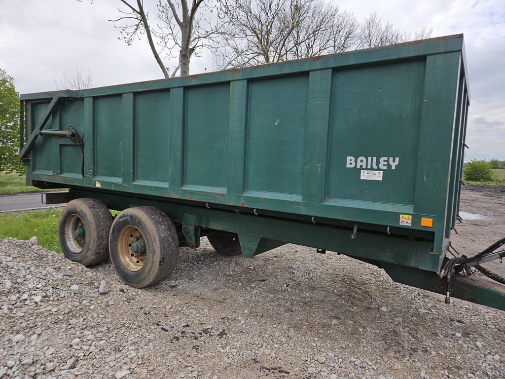 01 Przyczepa skorupowa rolnicza Bailey