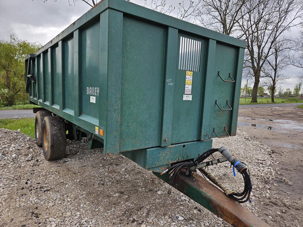 02 Przyczepa skorupowa rolnicza Bailey
