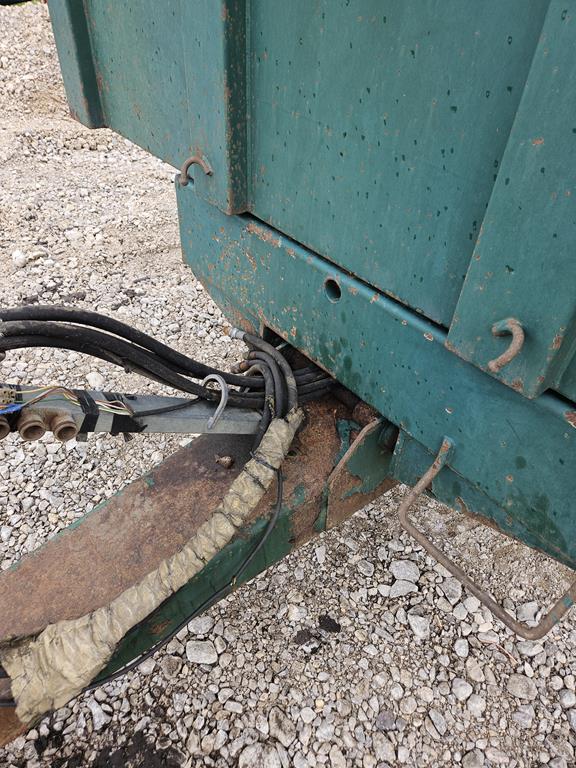 05 Przyczepa skorupowa rolnicza Bailey