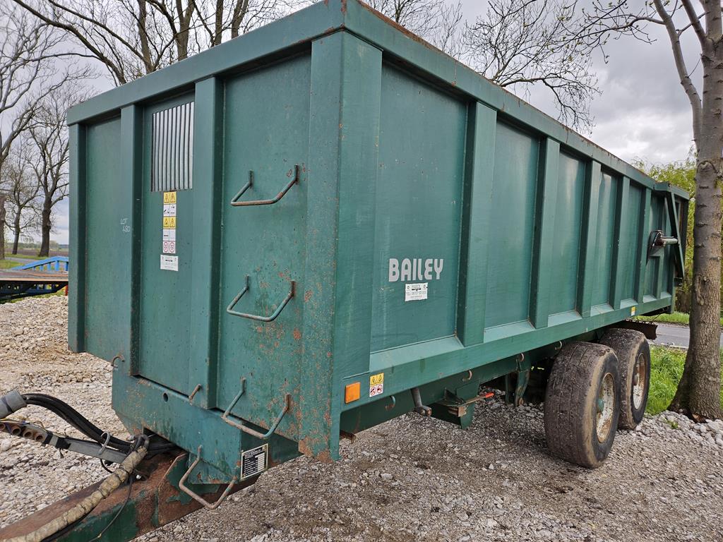 06 Przyczepa skorupowa rolnicza Bailey