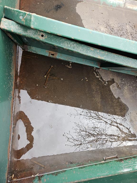 08 Przyczepa skorupowa rolnicza Bailey