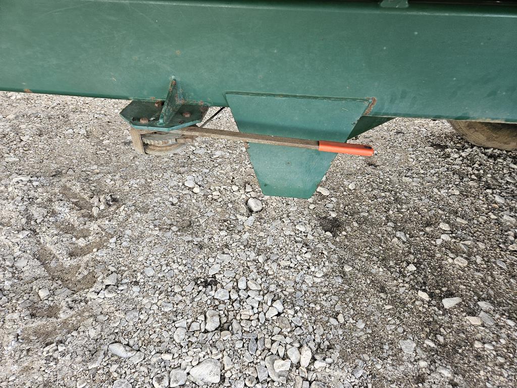 10 Przyczepa skorupowa rolnicza Bailey