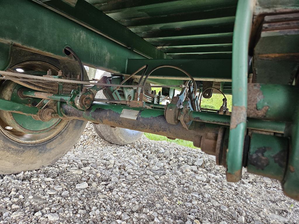 12 Przyczepa skorupowa rolnicza Bailey