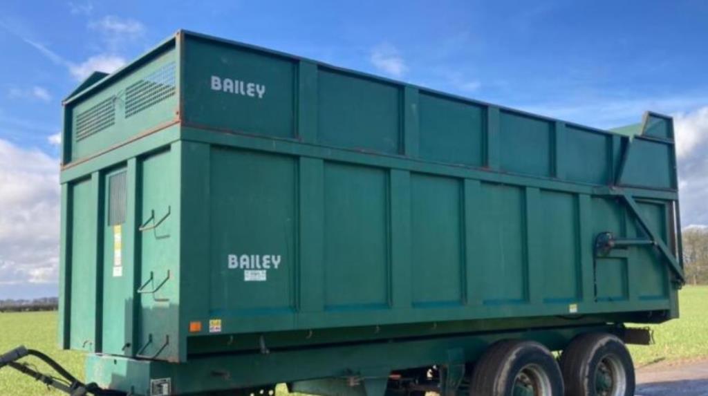 26 Przyczepa skorupowa rolnicza Bailey