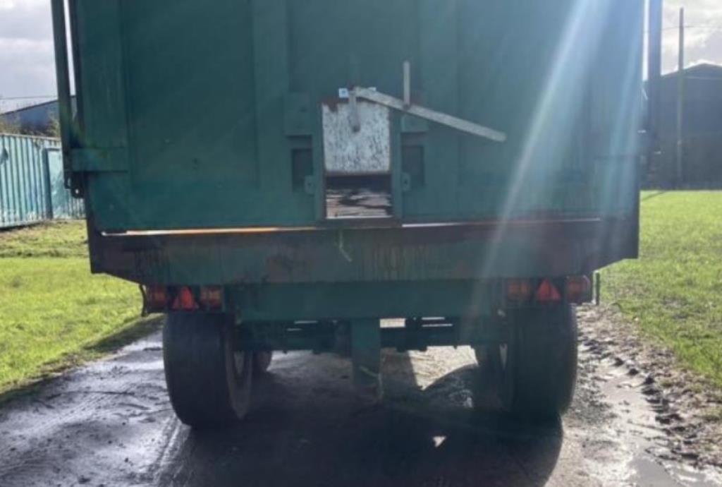 33 Przyczepa skorupowa rolnicza Bailey