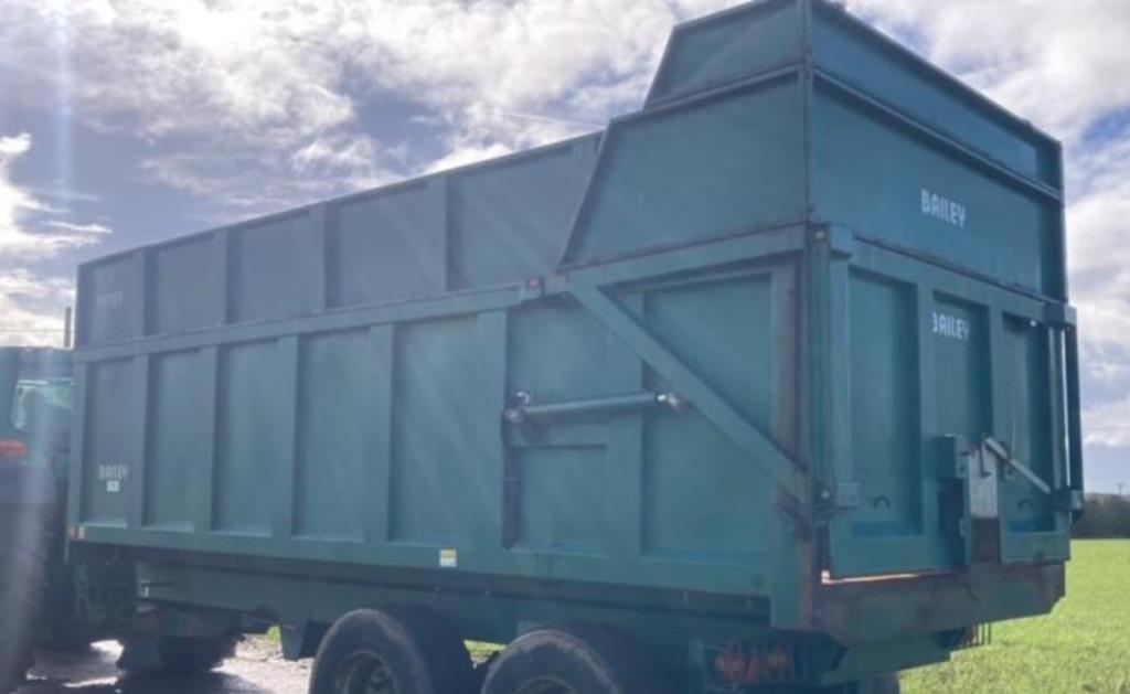 34 Przyczepa skorupowa rolnicza Bailey