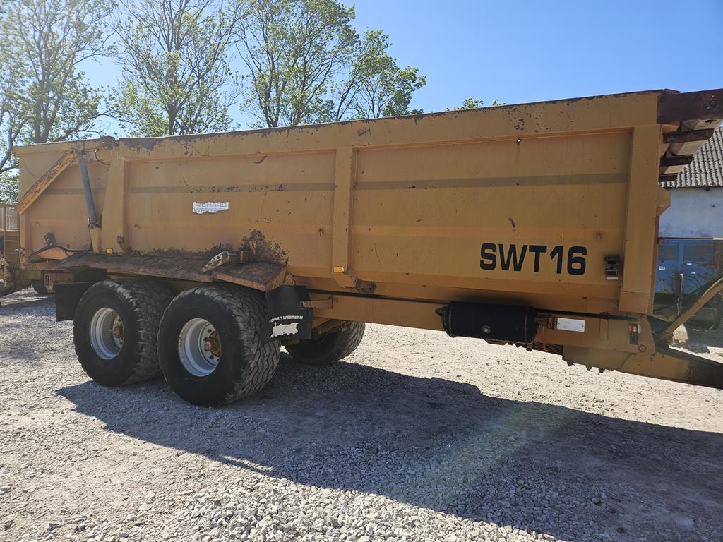 01 Przyczepa rolnicza używana Richard Western