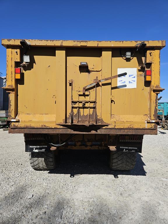 07 Przyczepa rolnicza używana Richard Western