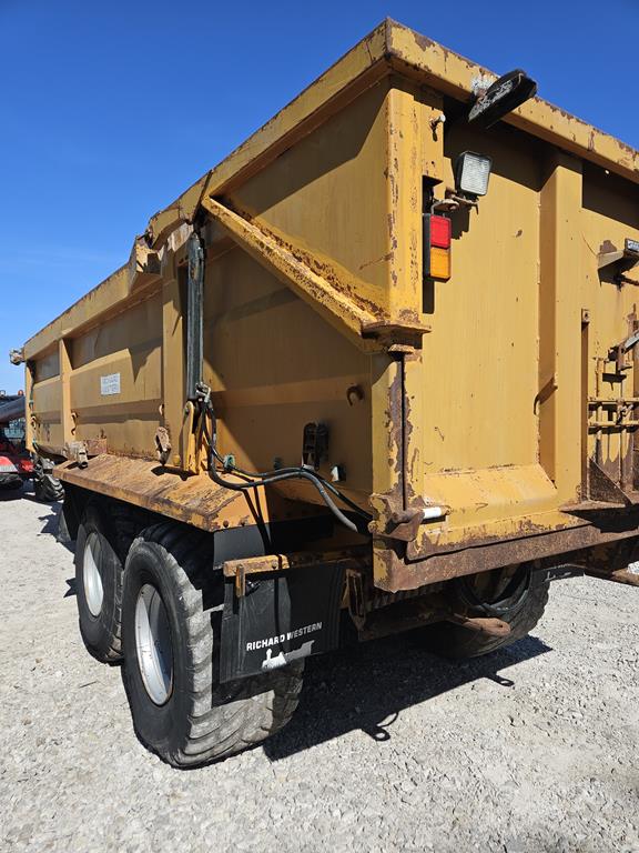 10 Przyczepa rolnicza używana Richard Western