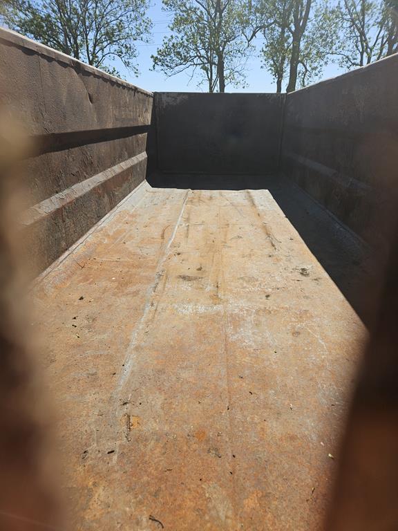 22 Przyczepa rolnicza używana Richard Western