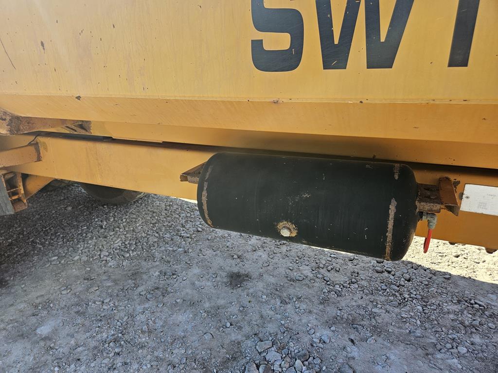 24 Przyczepa rolnicza używana Richard Western