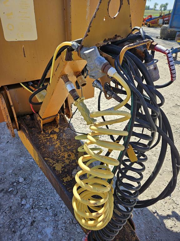 26 Przyczepa rolnicza używana Richard Western