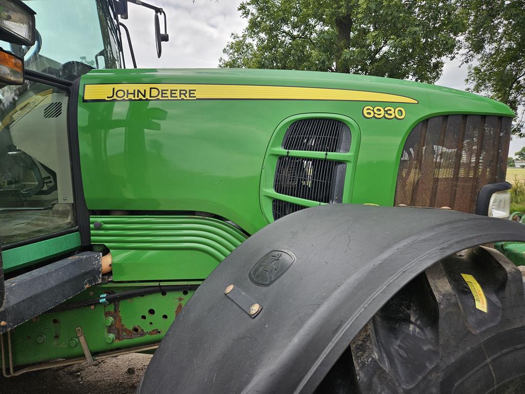 02 Ciągnik John Deere 6930