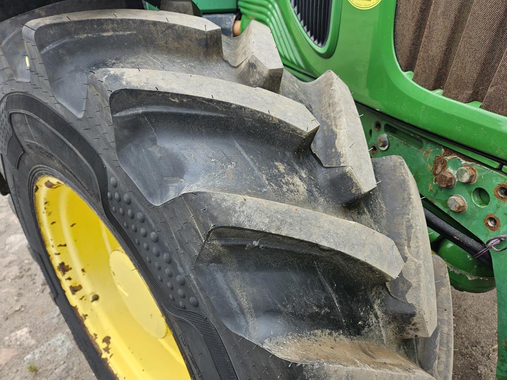 03 Ciągnik John Deere 6930