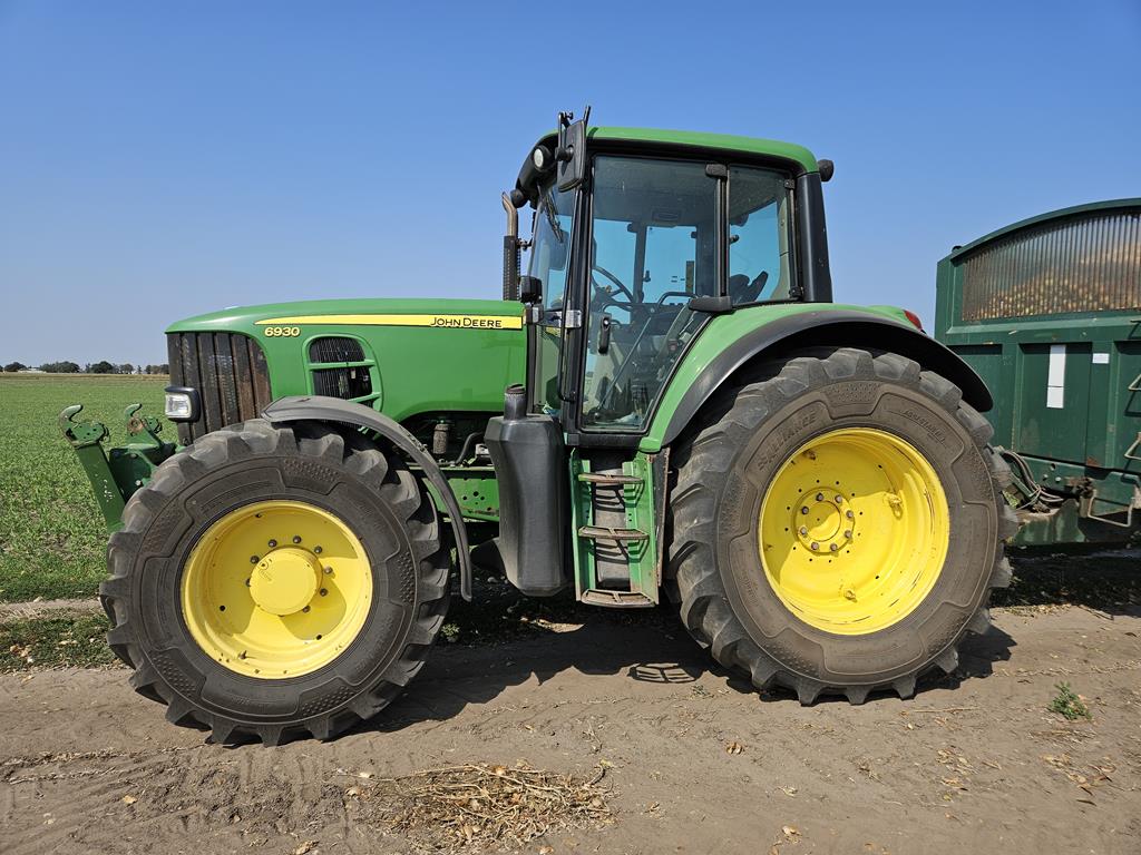 1 John Deere tractor