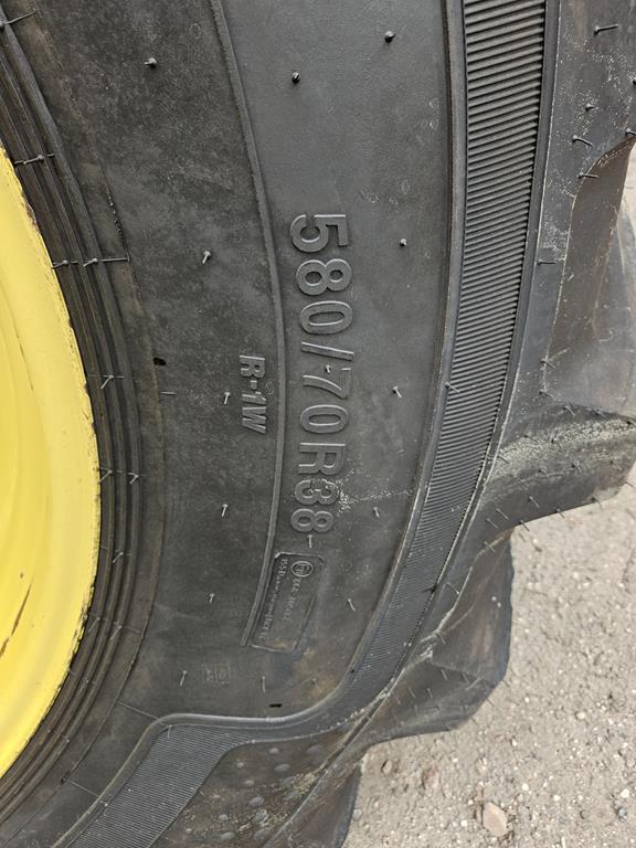 11 Ciągnik John Deere 6930