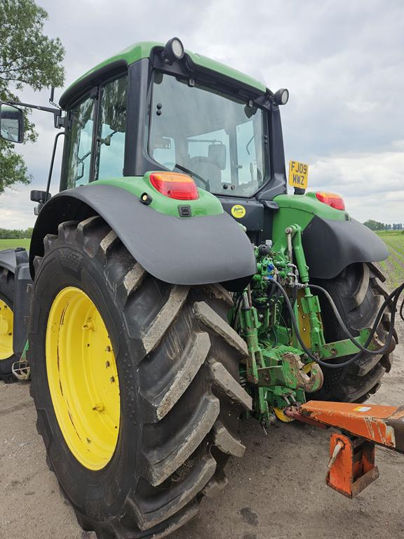 12 Ciągnik John Deere 6930