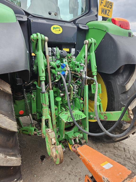 13 Ciągnik John Deere 6930