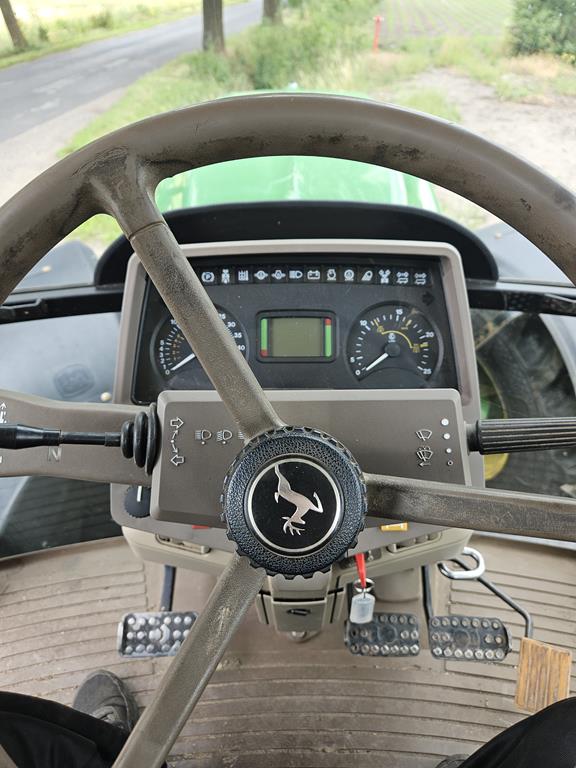 17 Ciągnik John Deere 6930