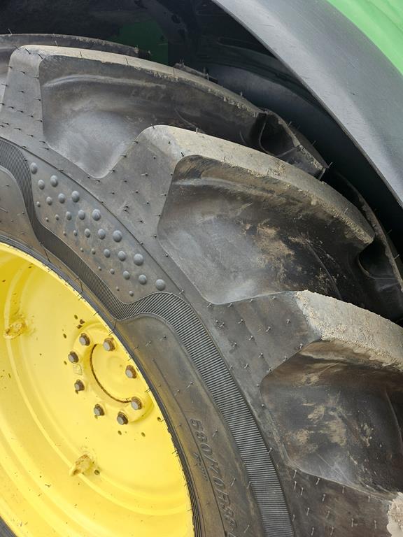 21 Ciągnik John Deere 6930