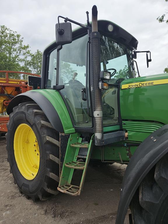 22 Ciągnik John Deere 6930