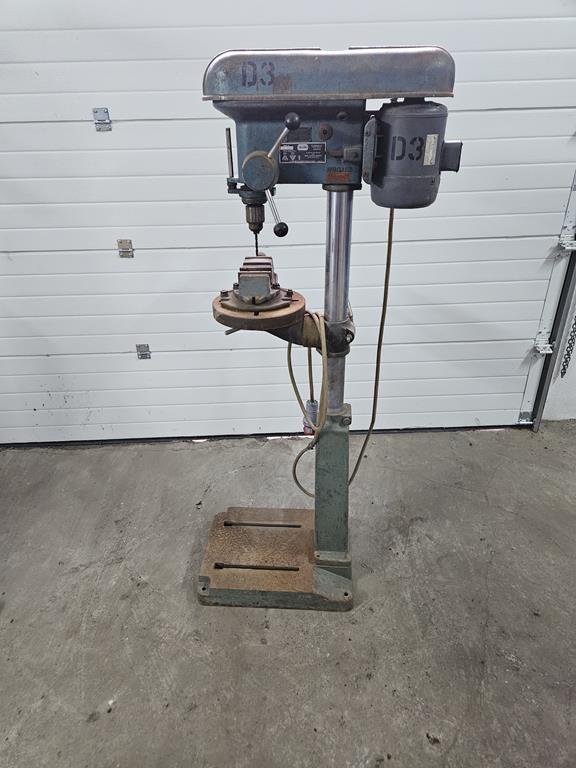 Wiertarka kolumnowa z imadłem