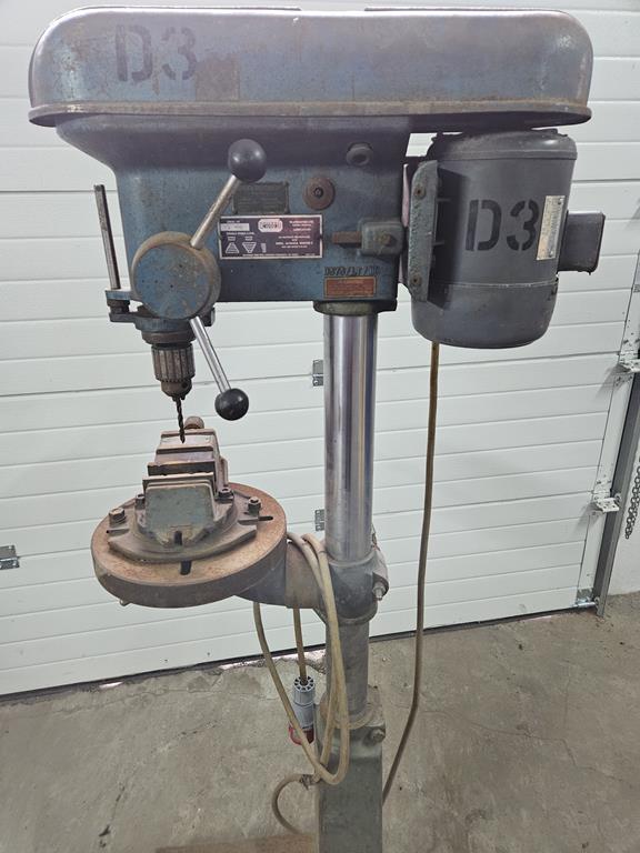 02 Wiertarka kolumnowa z imadłem