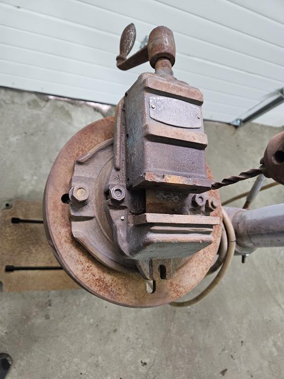 03 Wiertarka kolumnowa z imadłem