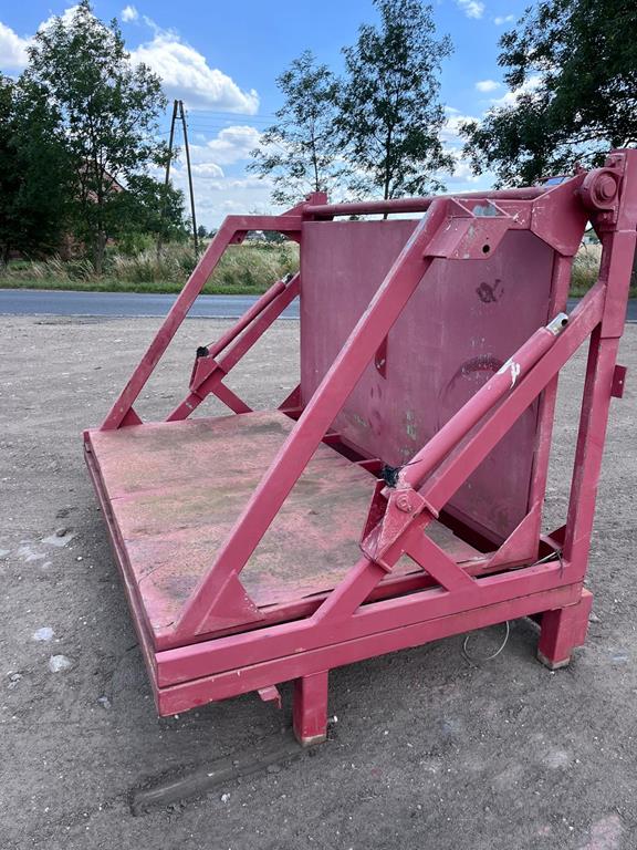 4 Hydrauliczna wywrotnica do skrzyniopalet