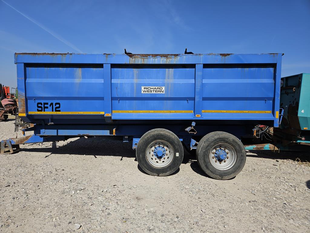 01 Przyczepa Richard Western rolnicza