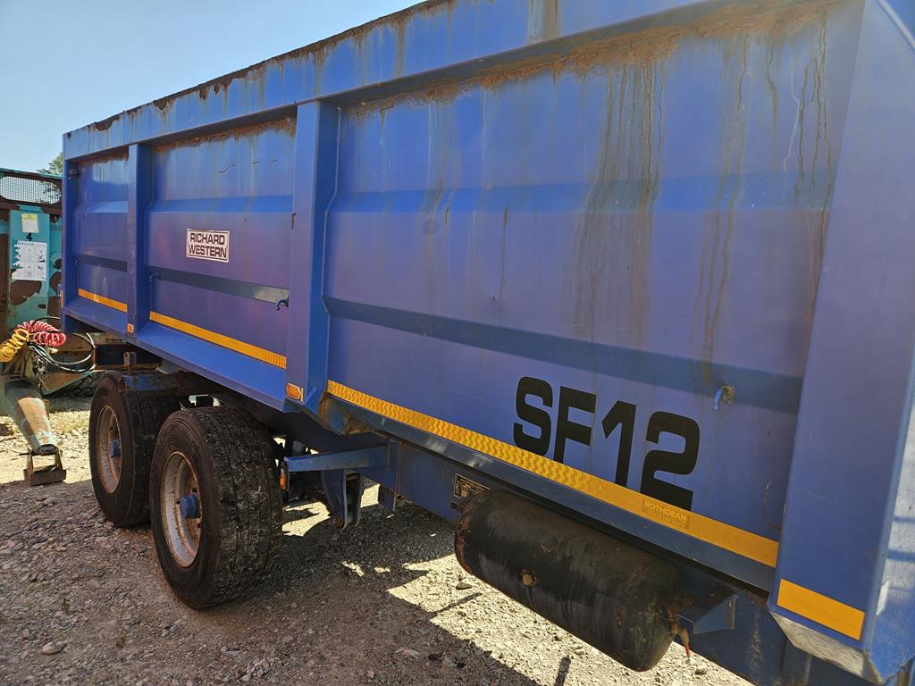 07 Przyczepa Richard Western rolnicza