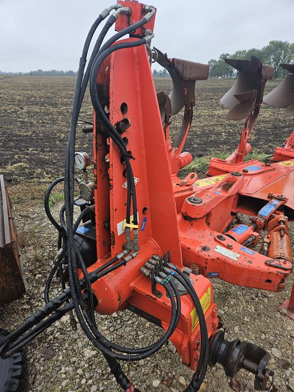 02 Pług Kuhn 5+1