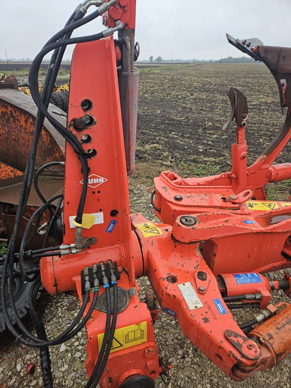 03 Pług Kuhn 5+1