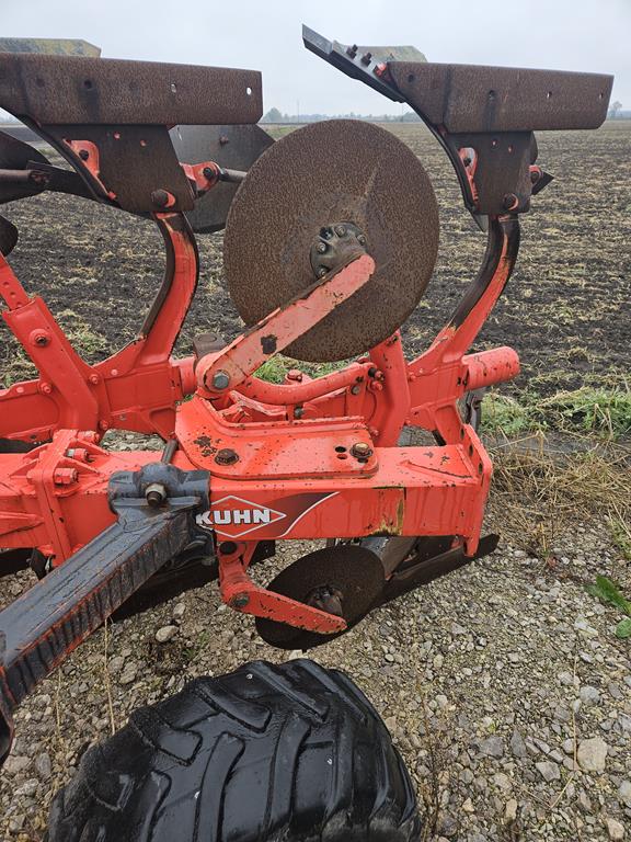 12 Pług Kuhn 5+1