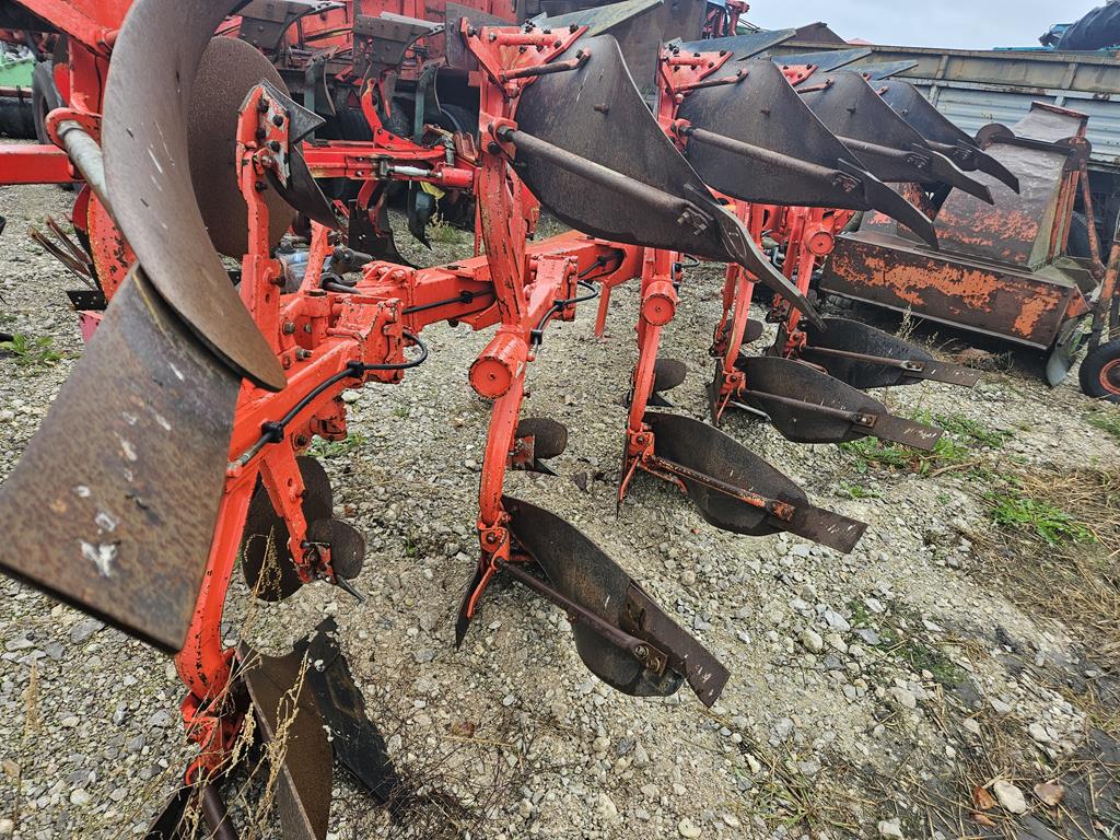 13 Pług Kuhn 5+1