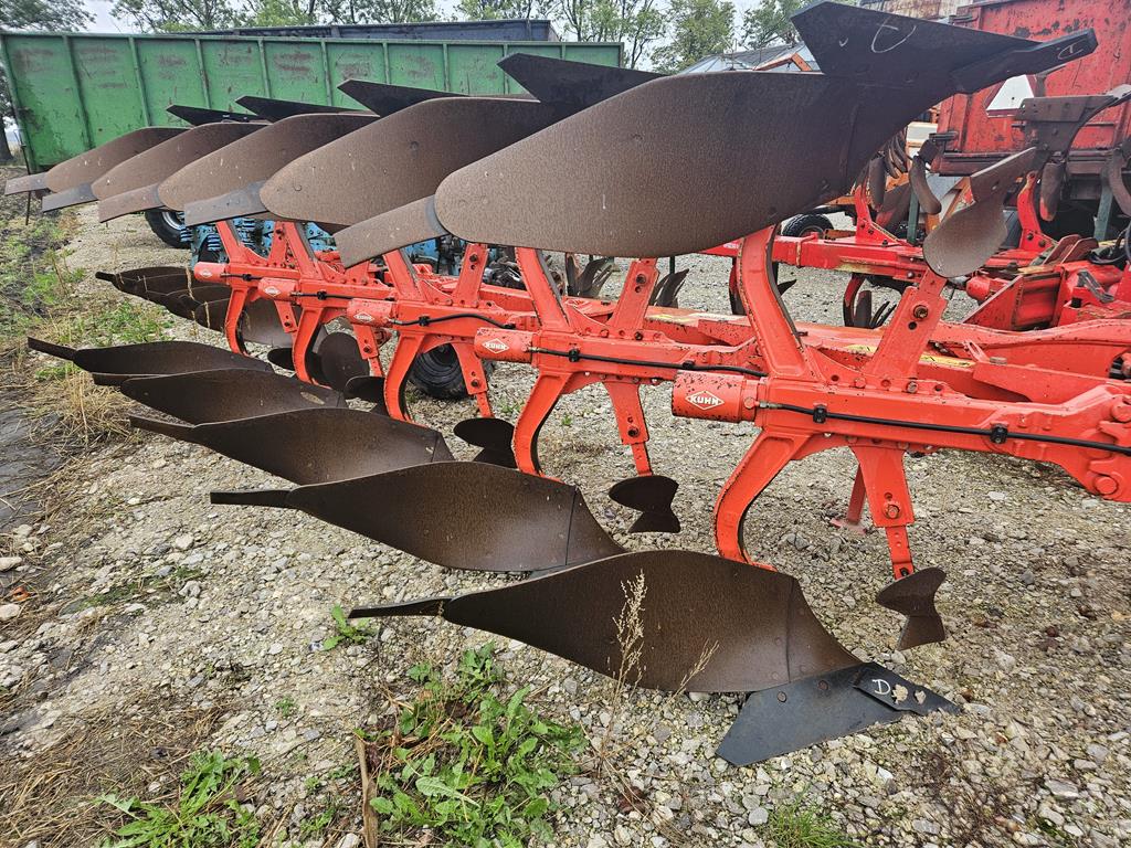 16 Pług Kuhn 5+1