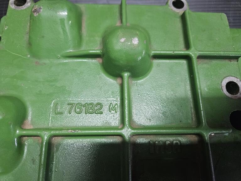 02 Pokrywa L76182 John Deere