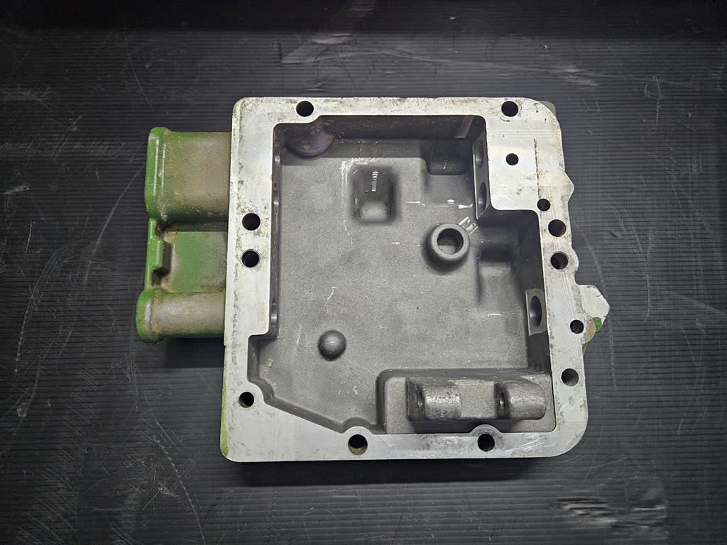 07 Pokrywa L76182 John Deere