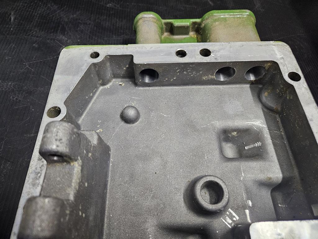 09 Pokrywa L76182 John Deere