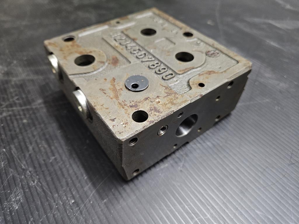 10 Zawór EQ38035-006 John Deere