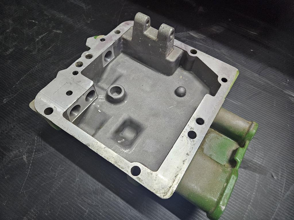 11 Pokrywa L76182 John Deere