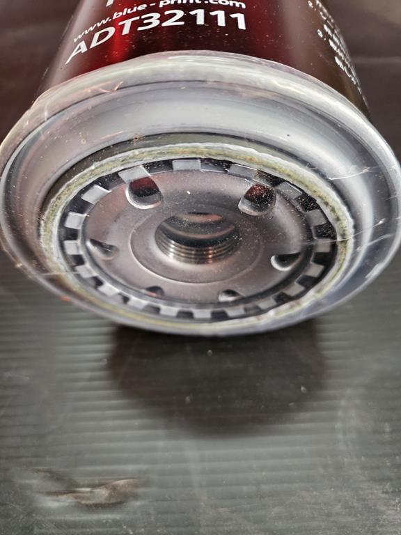 2 Filtr oleju ADT32111