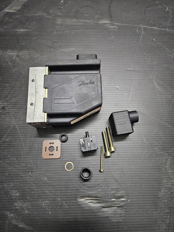 Zawór sterujący EQ501002 John Deere