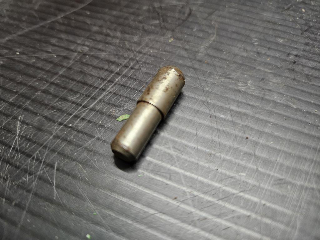 Sworzeń L79132 John Deere