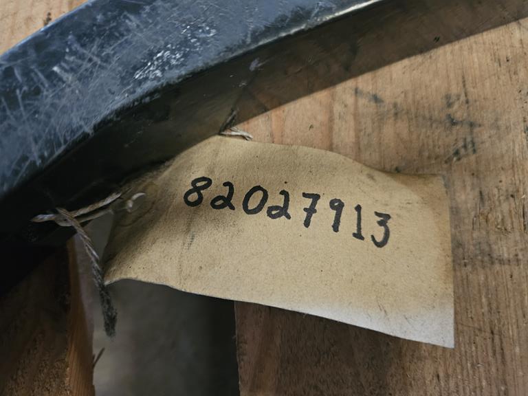 1 Wspornik błotnika 82027913