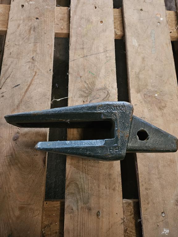 Adapter zęba łyżki 6106-31320