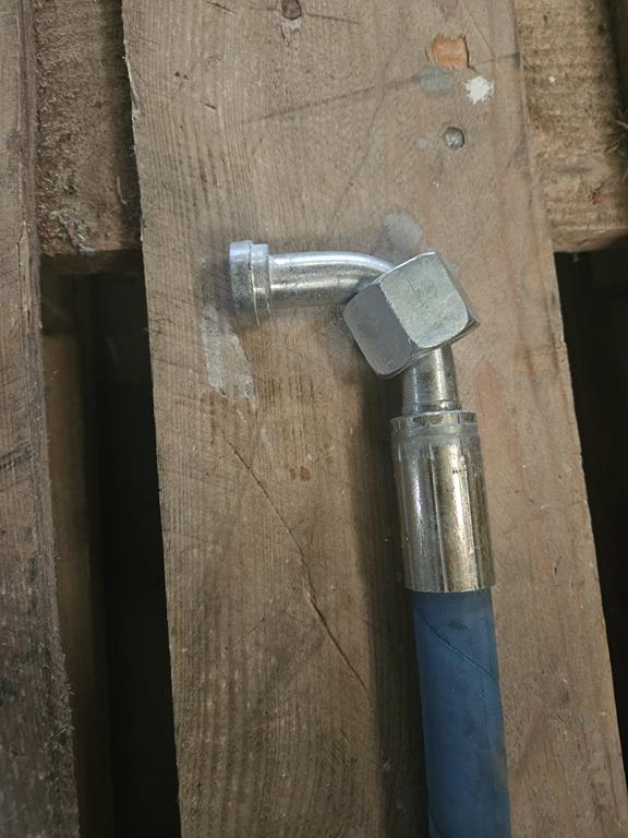 3 Przewód hydrauliczny 82037436