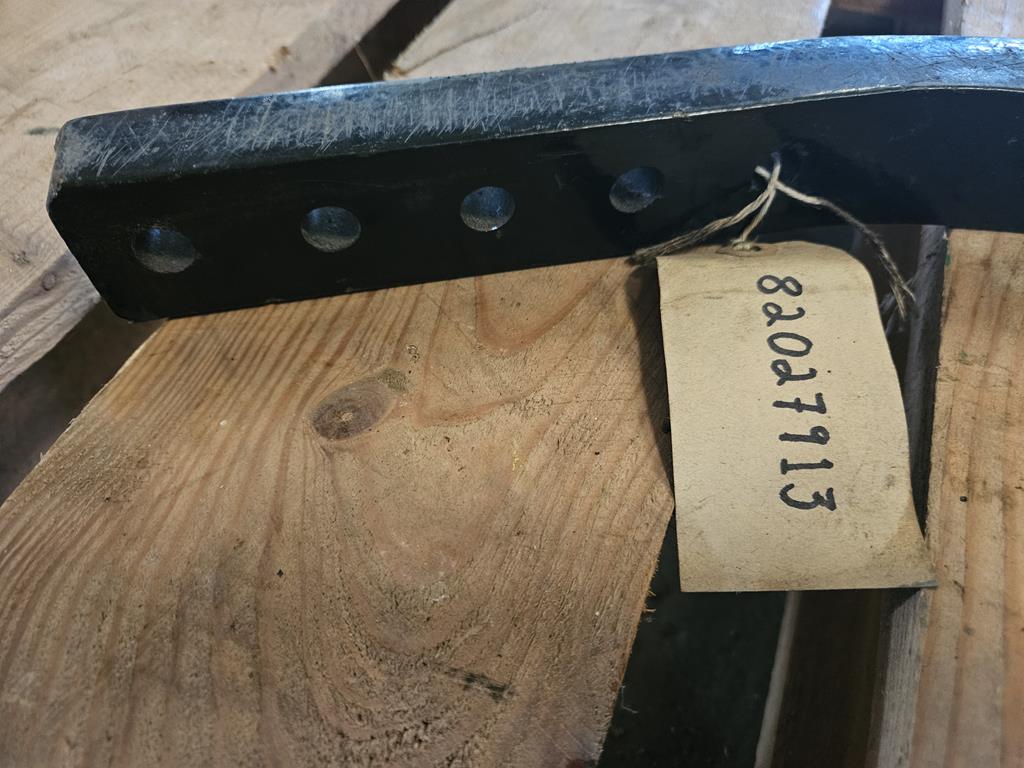 3 Wspornik błotnika 82027913