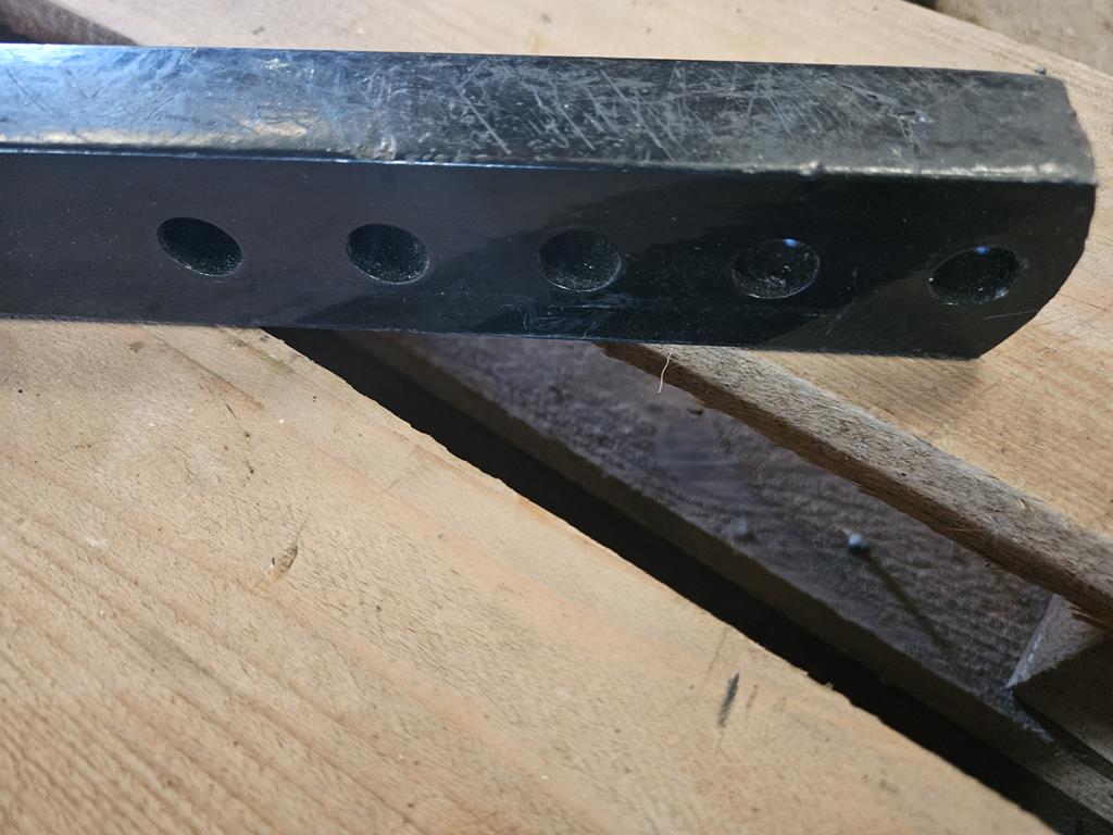 4 Wspornik błotnika 82027913