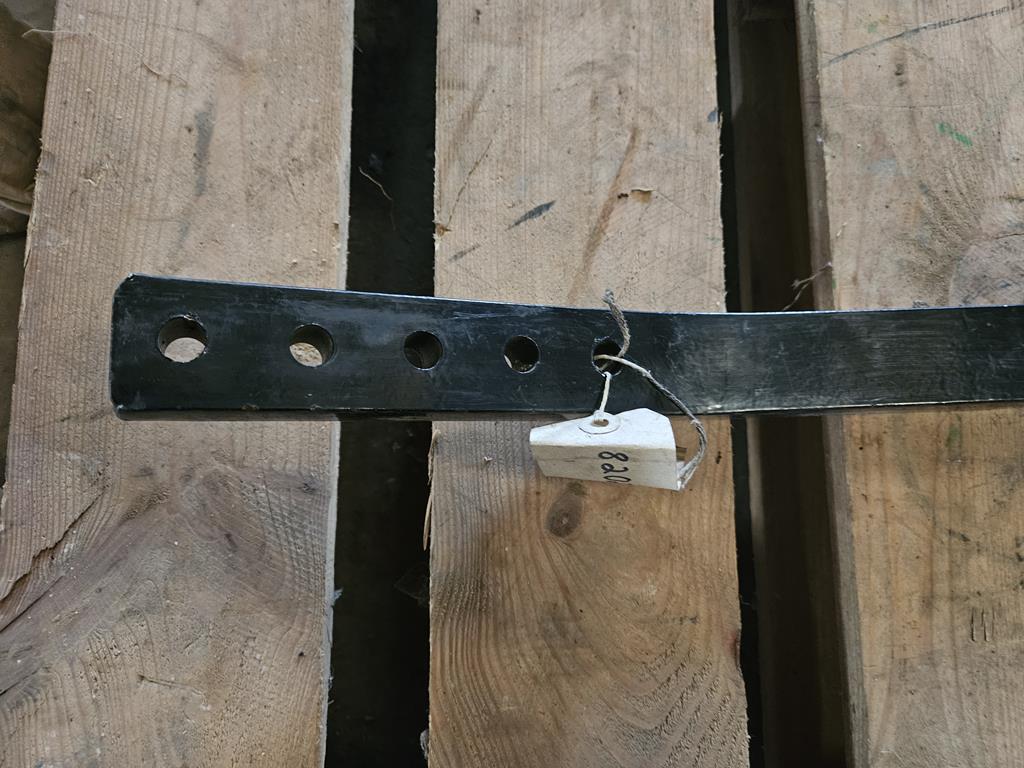 6 Wspornik błotnika 82027913